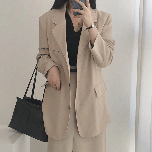 thecoi(더코이) / beige over fit half jacket (베이지 오버핏 박시 하프 자켓)
