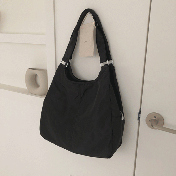 더코이 (thecoi) - 여성 크런치 나일론 블랙 빅사이즈 호보백 (black nylon big hobo bag)